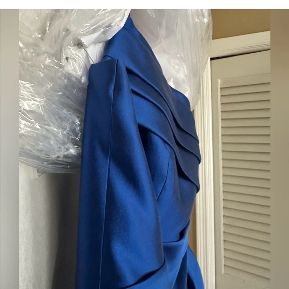 Stunning Frascara Evening Gown. All details of size are in attached photos - Picture 8 of 16